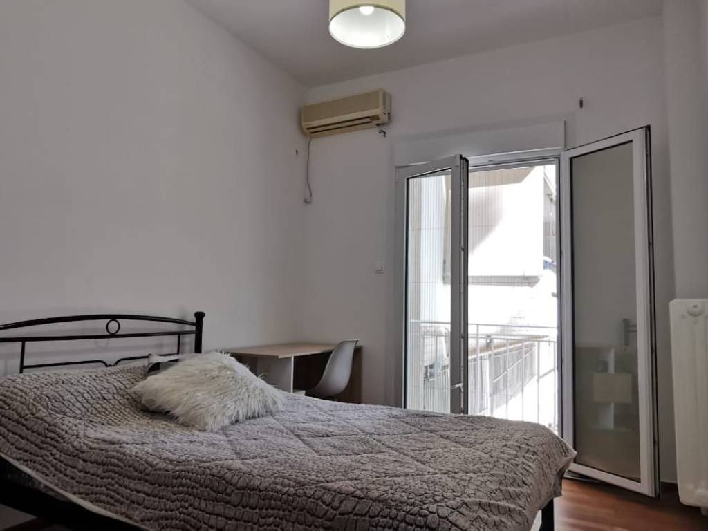 Enoikiase pleros anakainismeno kai epiplomeno diamerisma