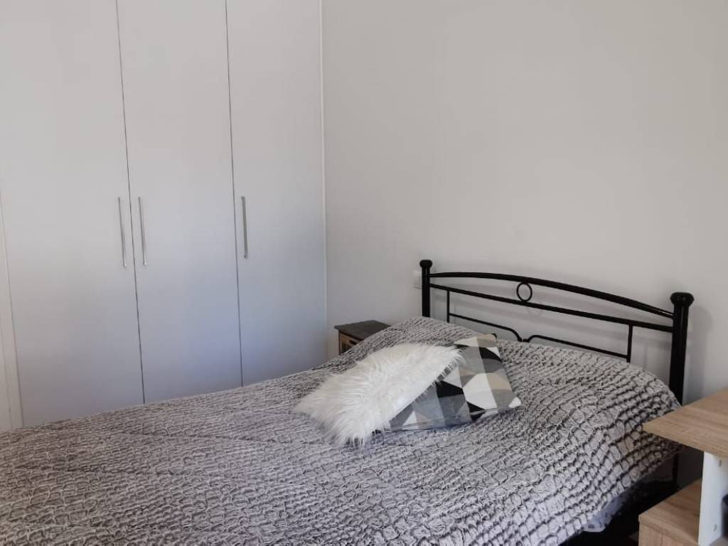 Enoikiase pleros anakainismeno kai epiplomeno diamerisma