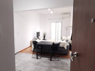 Enoikiase pleros anakainismeno kai epiplomeno diamerisma