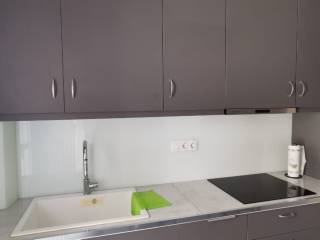 Enoikiase pleros anakainismeno kai epiplomeno diamerisma