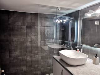 Enoikiase pleros anakainismeno kai epiplomeno diamerisma