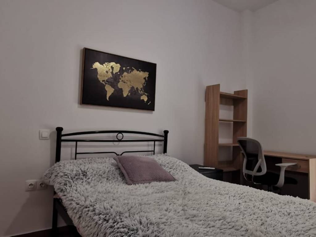 Enoikiase pleros anakainismeno kai epiplomeno diamerisma