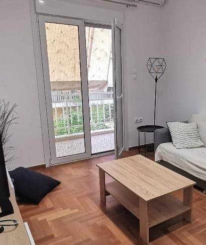 Enoikiase pleros anakainismeno kai epiplomeno diamerisma