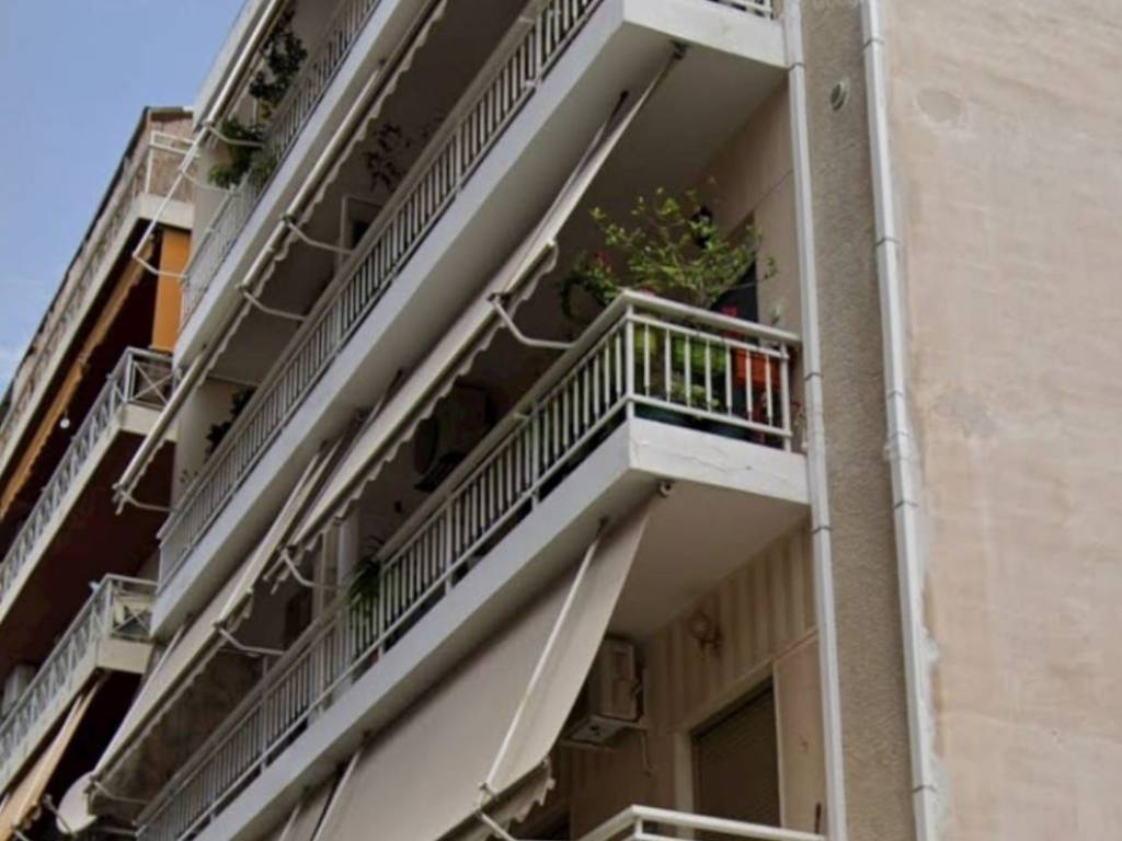 Enoikiase pleros anakainismeno kai epiplomeno diamerisma