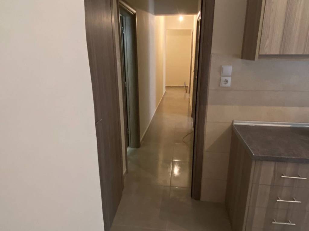 KOYZINA KAI STO BATHOS TO KENTRIKO CHOL