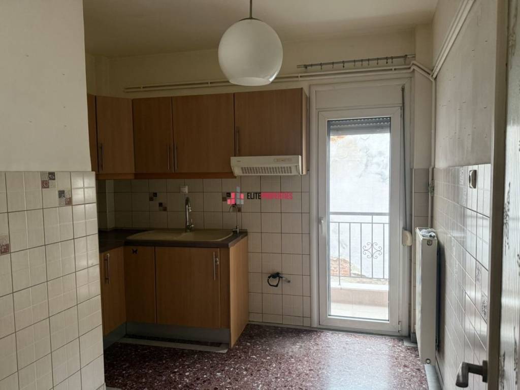 ΞΕΧΩΡΙΣΤΗ ΚΟΥΖΙΝΑ