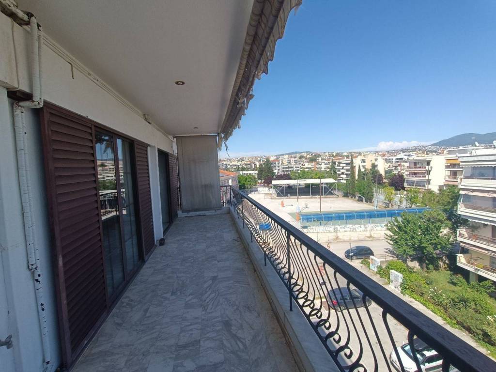 Kyrios mpalkoni me aperioriste thea