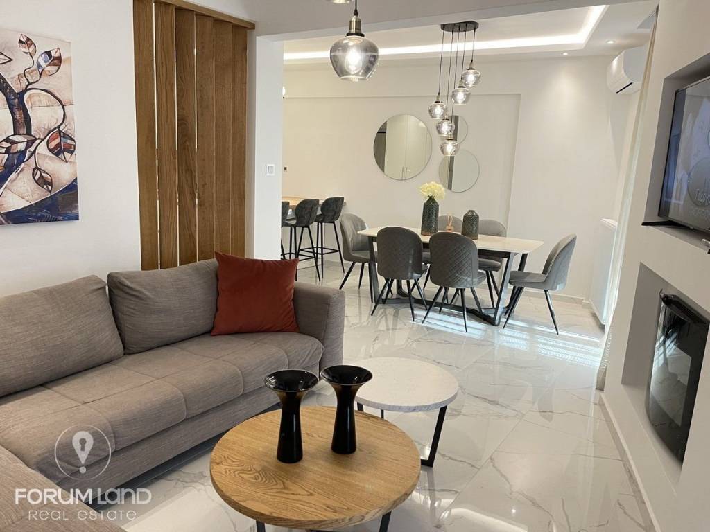 Forumland Real Estate, Saloni me tzaki