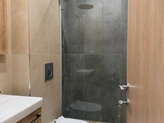 Forumland Real Estate, Μπάνιο