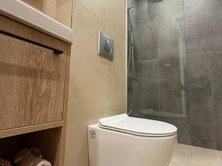 Forumland Real Estate, Μπάνιο