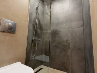 Forumland Real Estate, ντουζιέρα