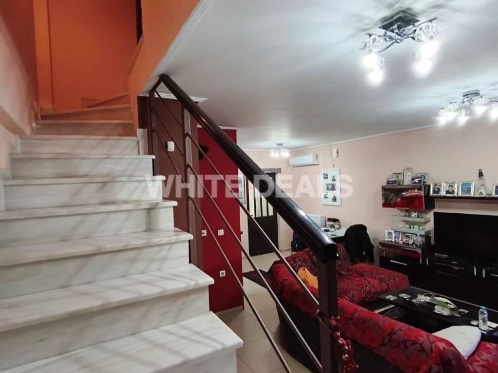 Μαρμάρινη εσωτερική σκάλα