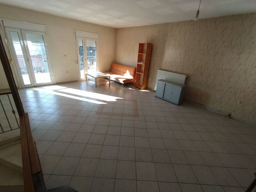 ANYPLACE MESITIKES YPERESIES