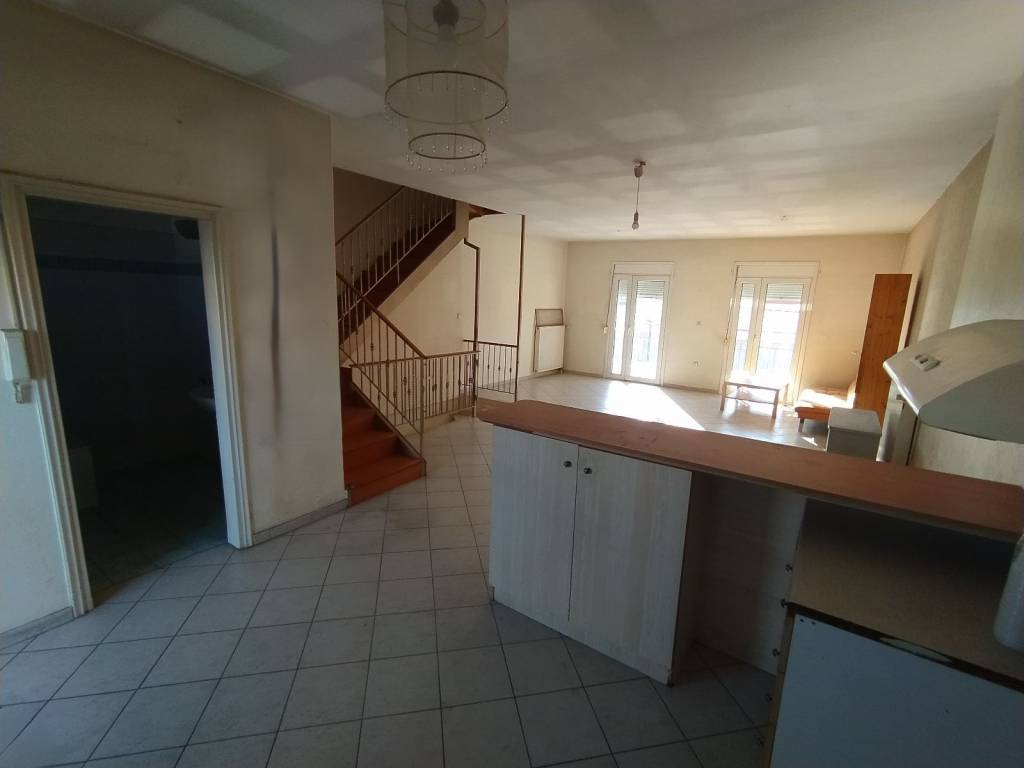 ANYPLACE MESITIKES YPERESIES