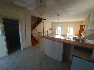 ANYPLACE MESITIKES YPERESIES