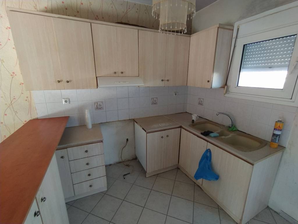 ANYPLACE MESITIKES YPERESIES