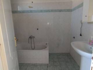 ANYPLACE MESITIKES YPERESIES