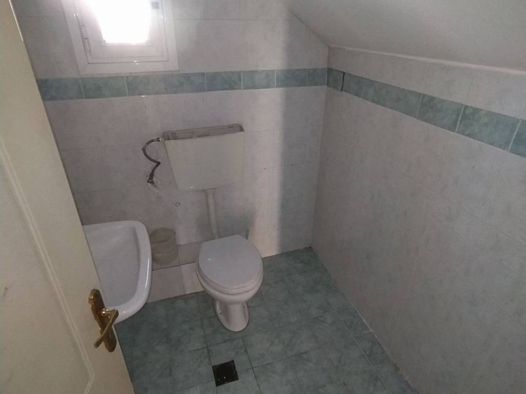 ANYPLACE MESITIKES YPERESIES