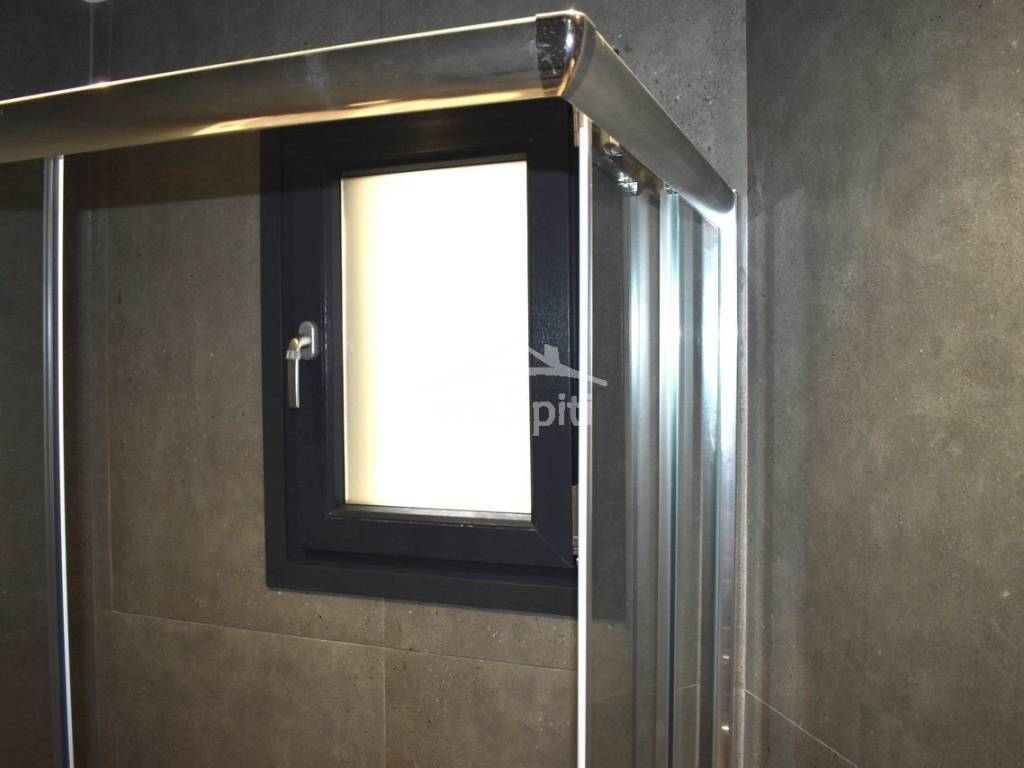 ΠΑΡΑΘΥΡΟ ΛΟΥΤΡΟΥ