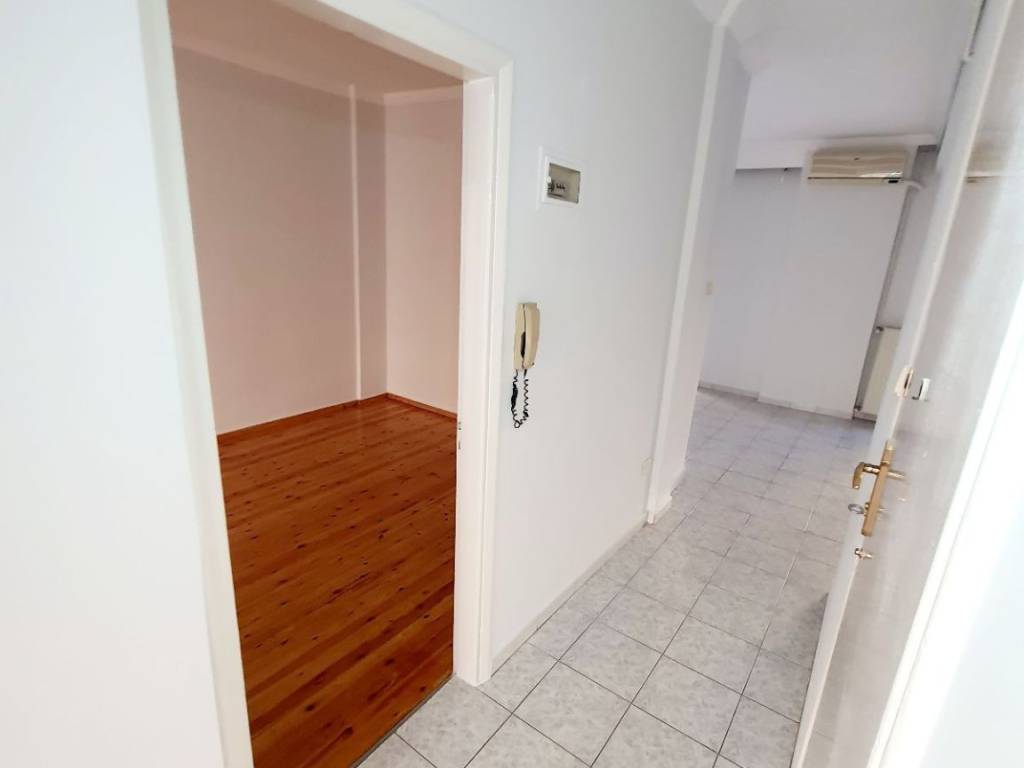 CHOL ME YPNODOMATIO 1 ARISTERA KAI STO BATHOS SALOKOYZINA