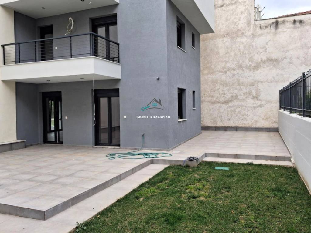 Εξωτερική Όψη με κήπο