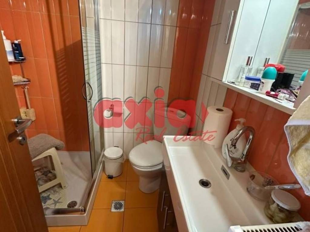 Καβάλα, Κέντρο: Πωλείται ανακαινισμένο διαμπερές Διαμέρισμα 74τ.μ.