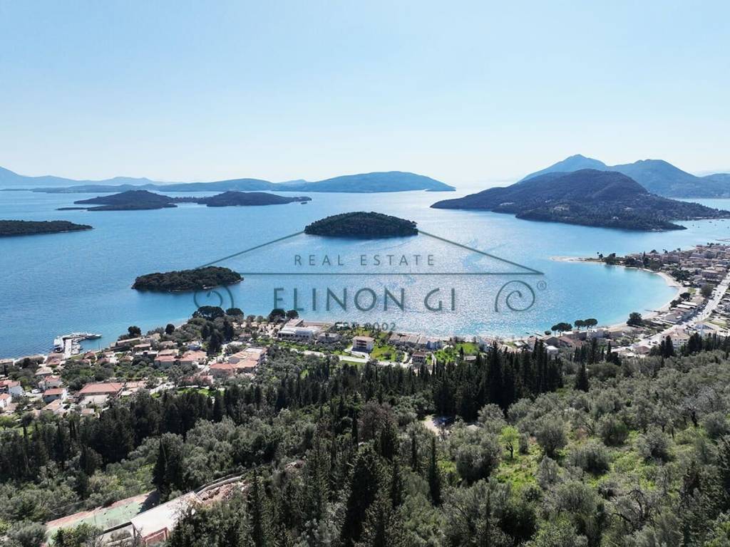 Η καταπληκτική θέα από το αγροτεμάχιο