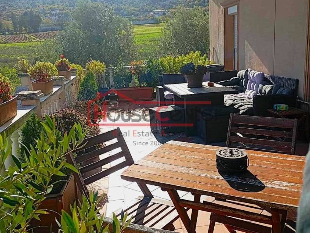 Θέα από μπαλκόνι