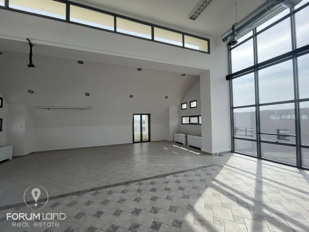 Forumland Real Estate, Εσωτερική όψη