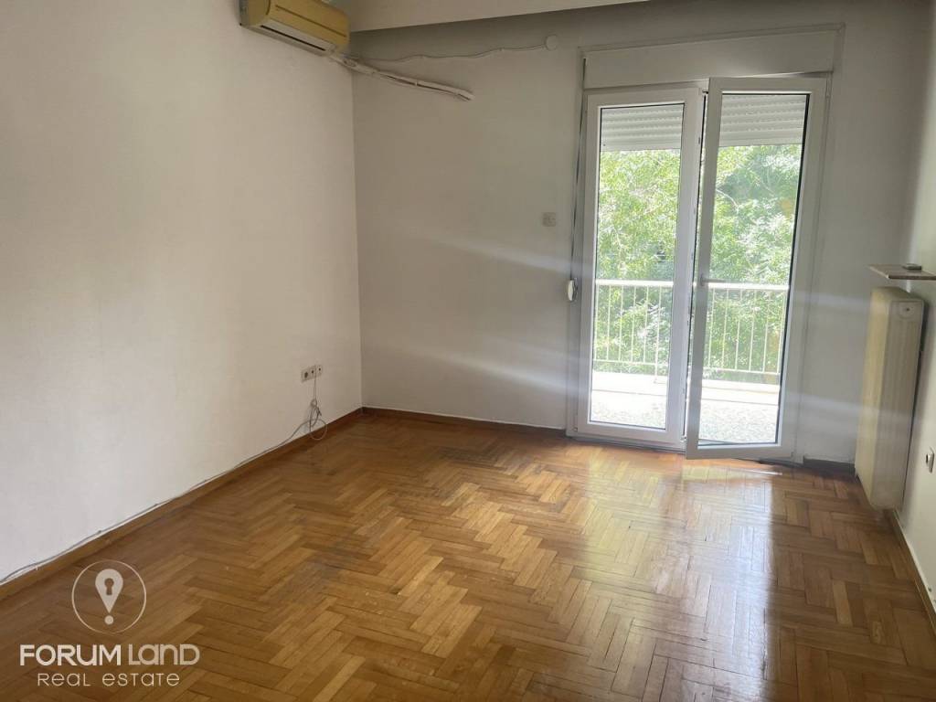 Forumland Real Estate, Σαλόνι