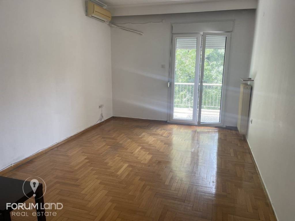 Forumland Real Estate, Σαλόνι