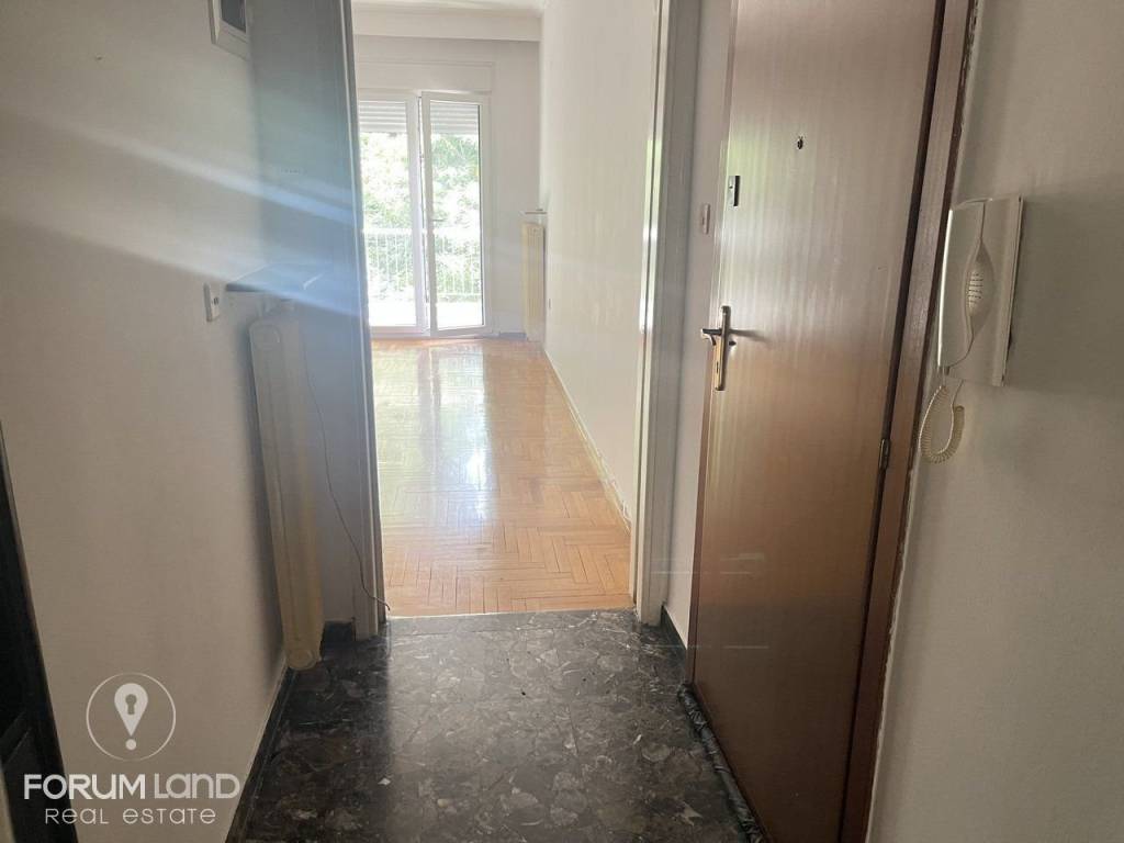 Forumland Real Estate, Είσοδος