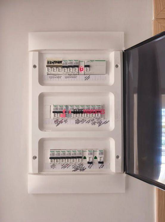 ΚΑΙΝΟΥΡΙΟΣ ΗΛΕΚΤΡΟΛΟΓΙΚΟΣ ΠΙΝΑΚΑΣ