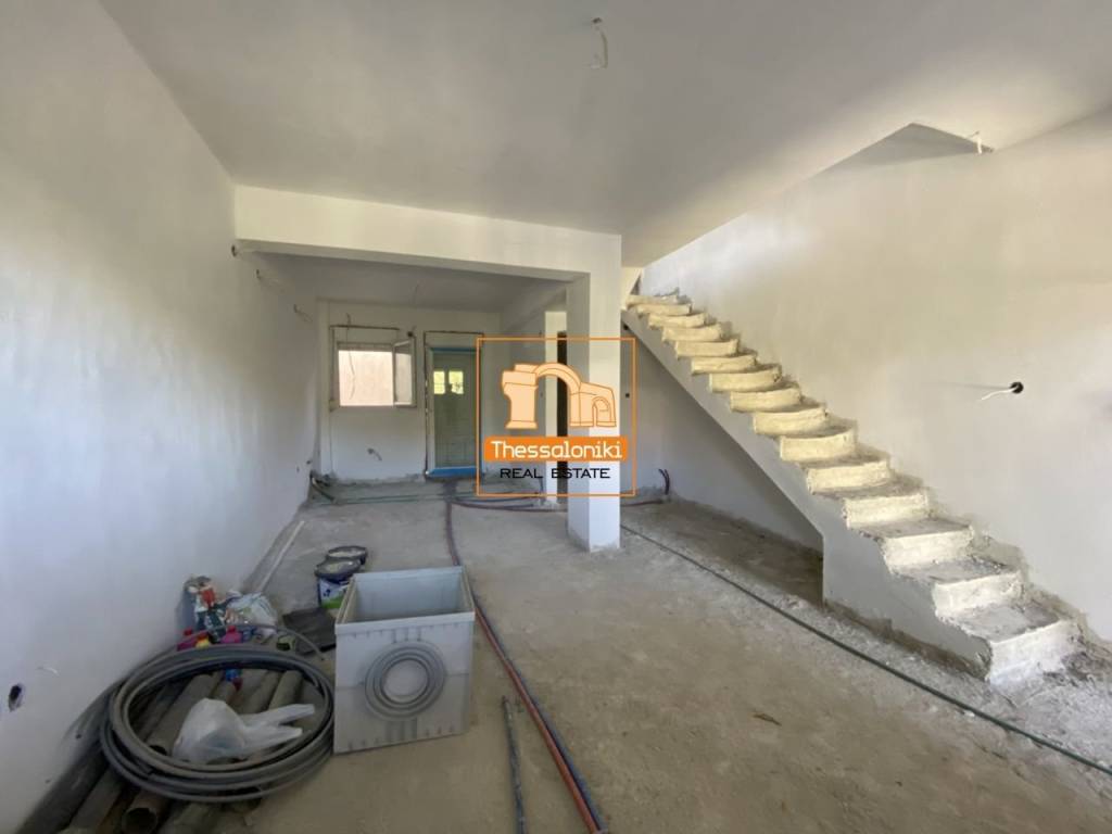 Μεσημέρι, Συγκρότημα κατοικιών