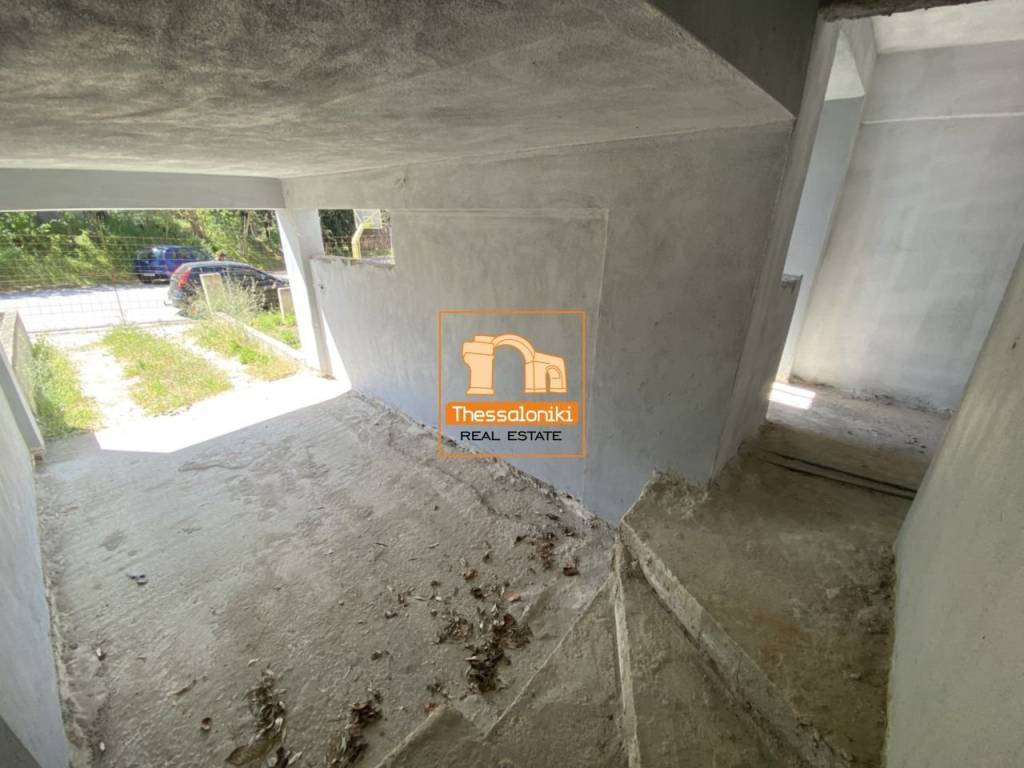 Μεσημέρι, Συγκρότημα κατοικιών