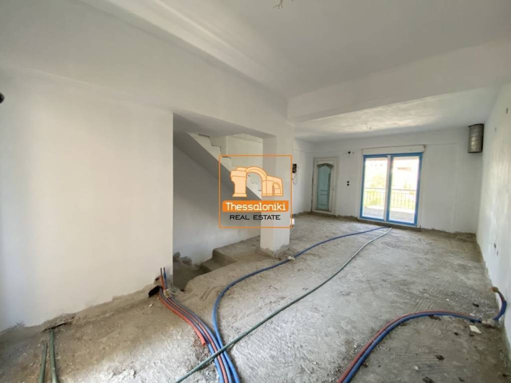 Μεσημέρι, Συγκρότημα κατοικιών