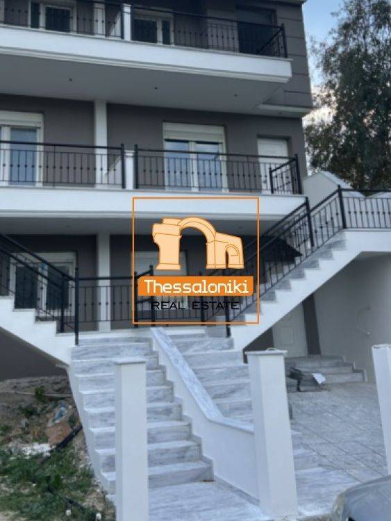 Μεσημέρι, Συγκρότημα κατοικιών