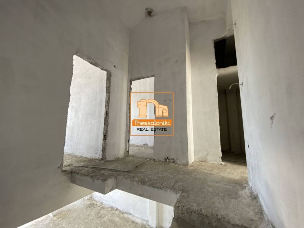 Μεσημέρι, Συγκρότημα κατοικιών