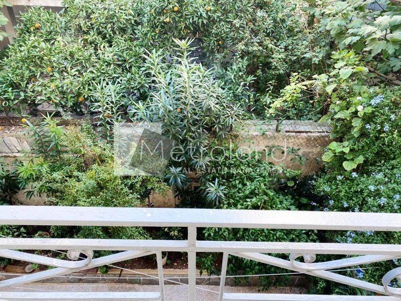 Θέα από μπαλκόνι