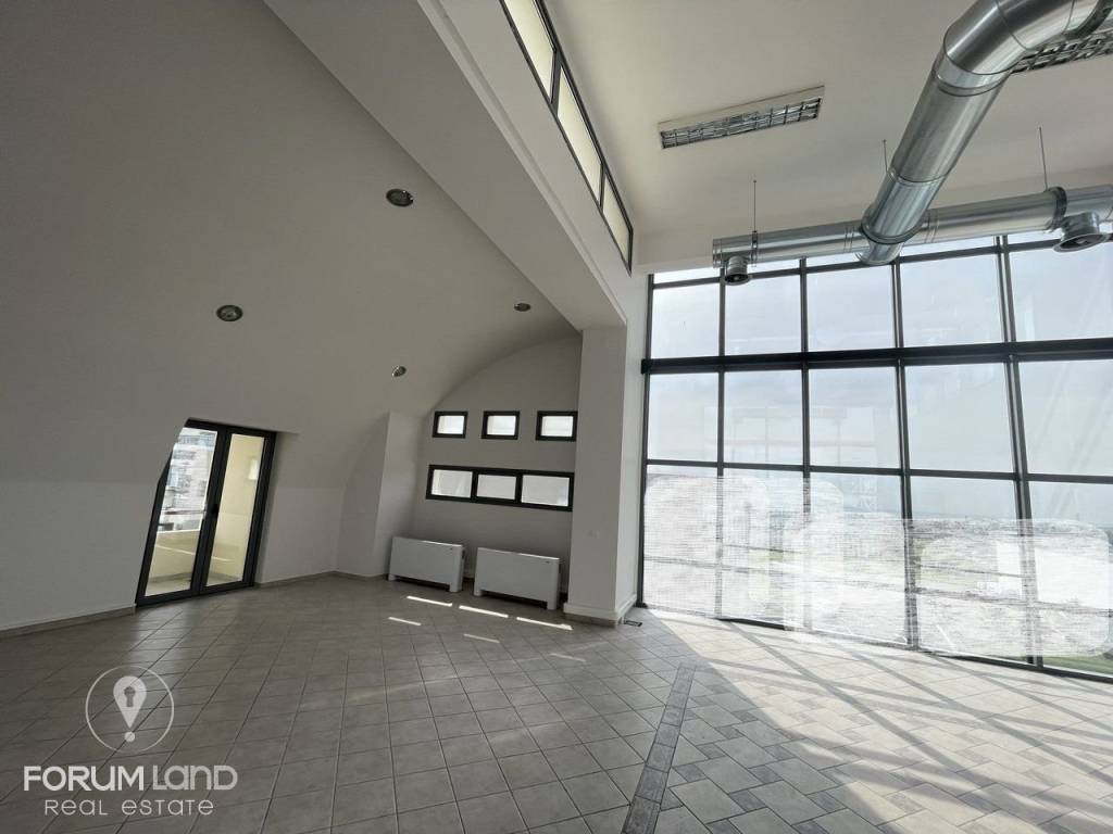 Forumland Real Estate, Εσωτερική όψη
