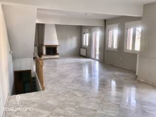 Forumland Real Estate, Σαλόνι