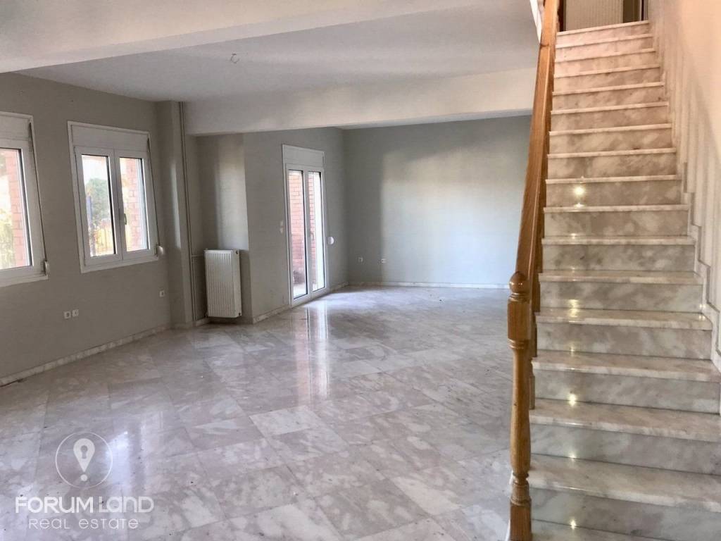 Forumland Real Estate, Esoterikes Skales