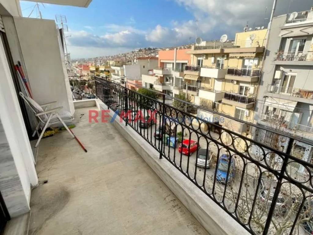 Θέα από μπαλκόνι