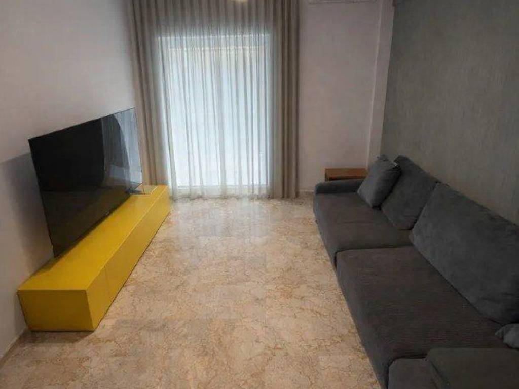 Forumland Real Estate, Σαλόνι