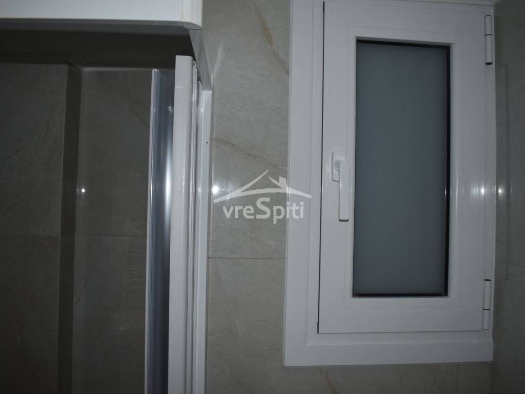 ΠΑΡΑΘΥΡΟ ΛΟΥΤΡΟΥ