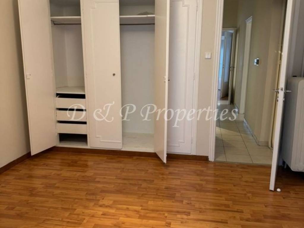 Υπνοδωμάτιο πίσω