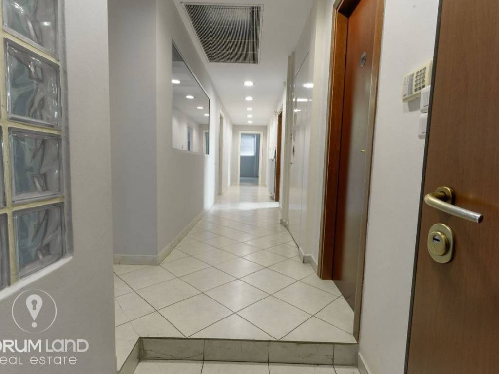 Forumland Real Estate, Εσωτερική όψη