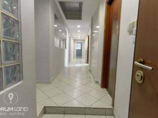 Forumland Real Estate, Είσοδος