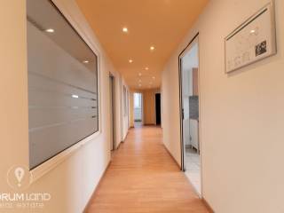 Forumland Real Estate, Διάδρομος