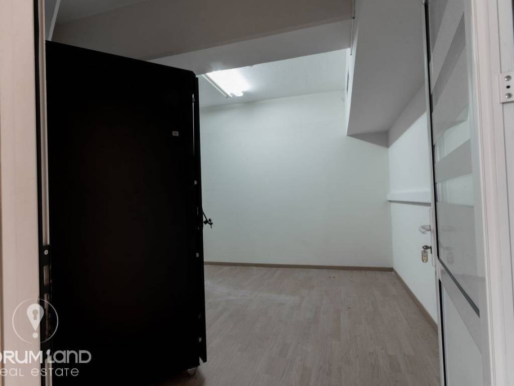 Forumland Real Estate, Esoterike opse